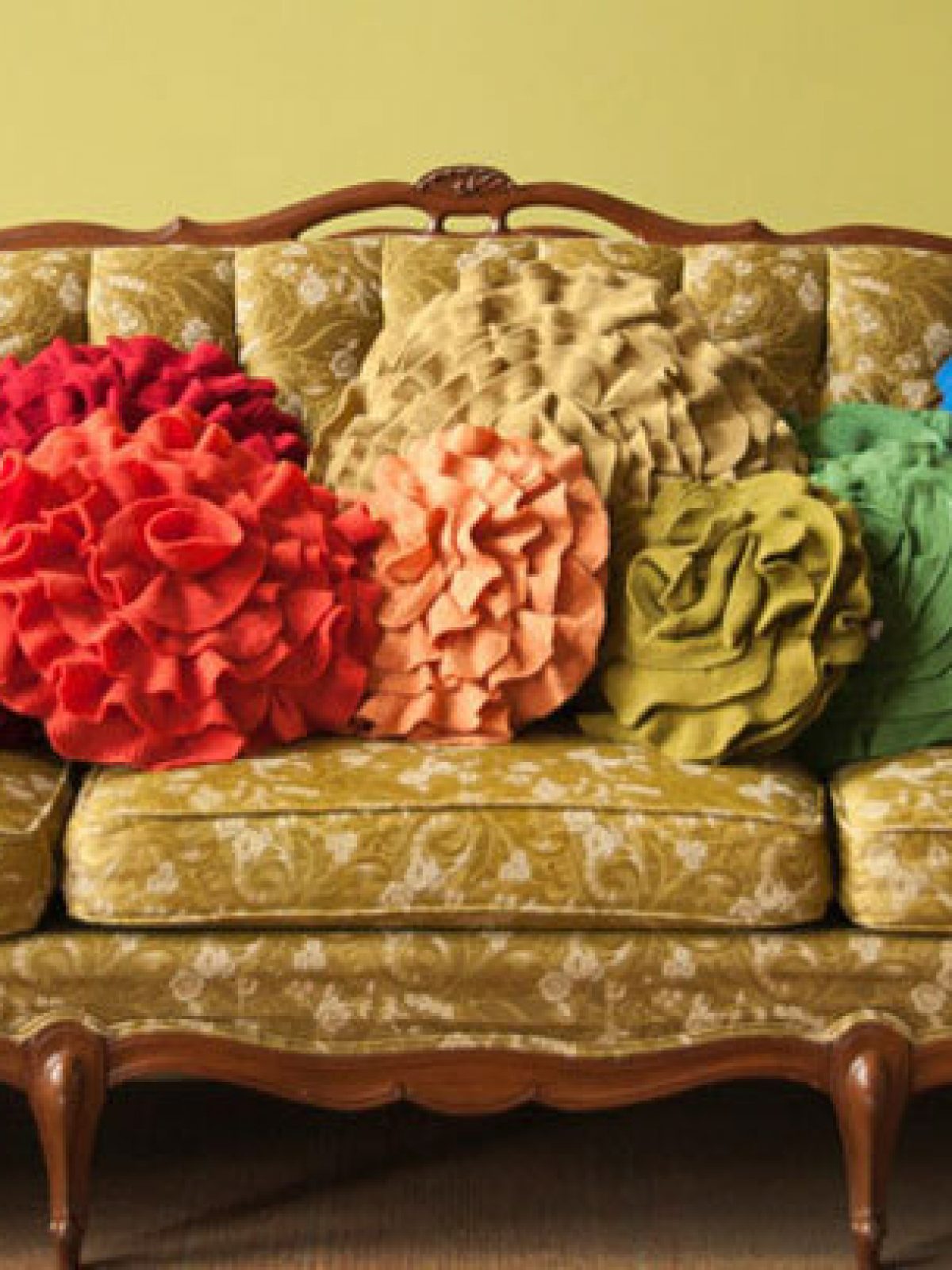 recycled_sweaters-make-cozy-home-accessories_rect540