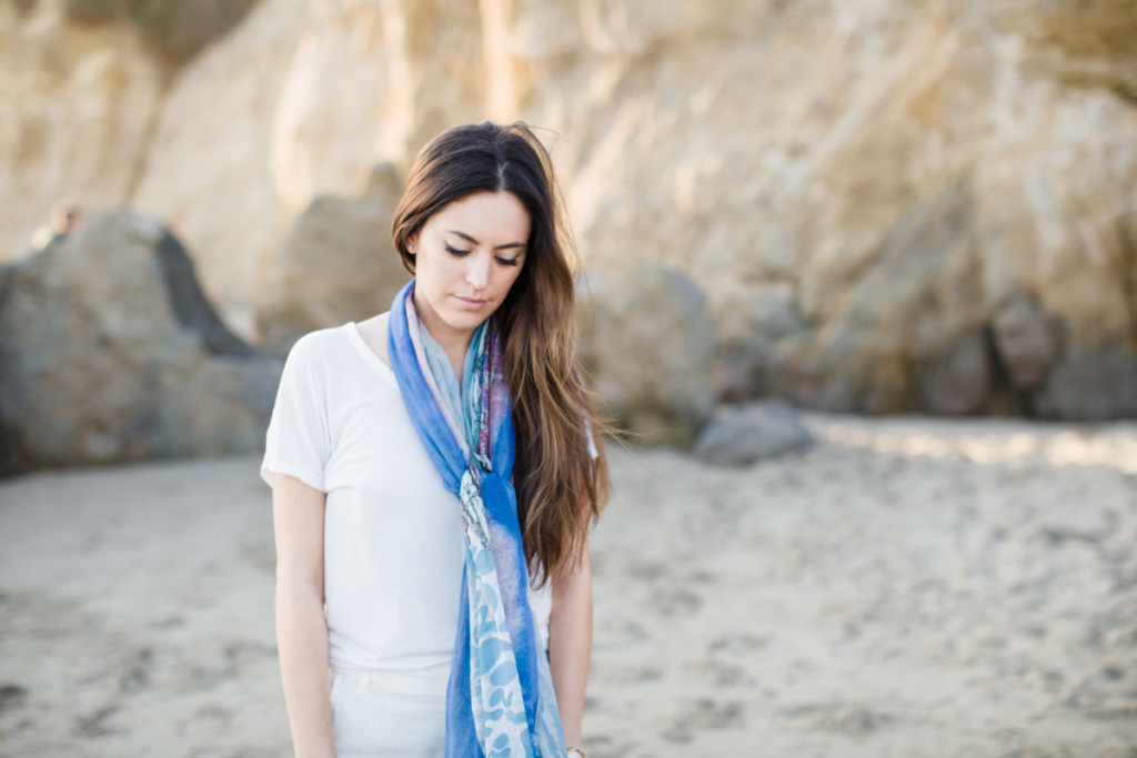 el matador beach, travel lush, los angeles beaches, where to go in LA, all white, beach outfit ideas, old navy linen pants, anthropologie scarf, sisters