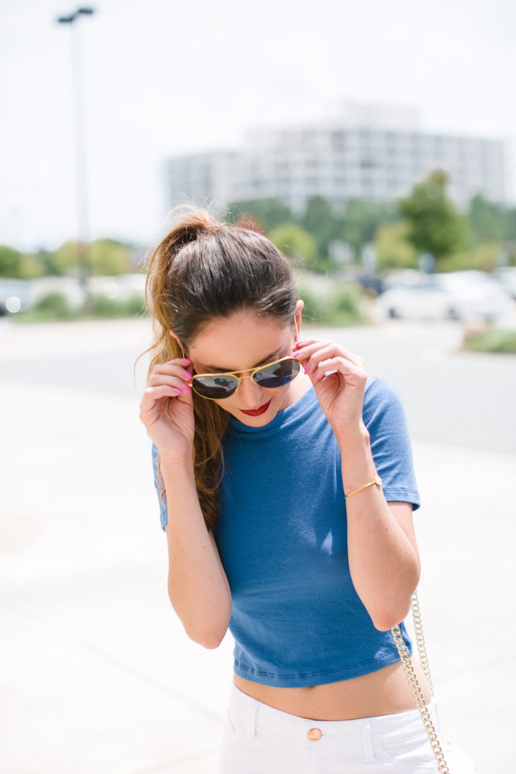 sporty chic, baseball game style, sports game style, what to wear to a baseball game, cropped tee, how to style a cropped tee, ripped white denim, rebecca minkoff love crossbody, rayban aviators