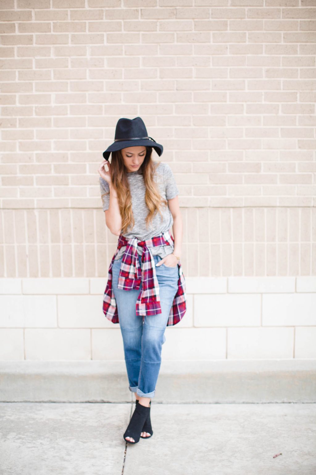 old navy style, patchwork denim, plaid flannel, Old Navy Boyfriend Plaid Flannel Shirt in Purple Plaid, Old Navy Women's Boyfriend Skinny Ankle jeans ABERDEEN, Old Navy Women's Wool Felt Fedora in Black, summer to fall transition outfit ideas, early fall outfit ideas, fall in the south, old navy patchwork denim