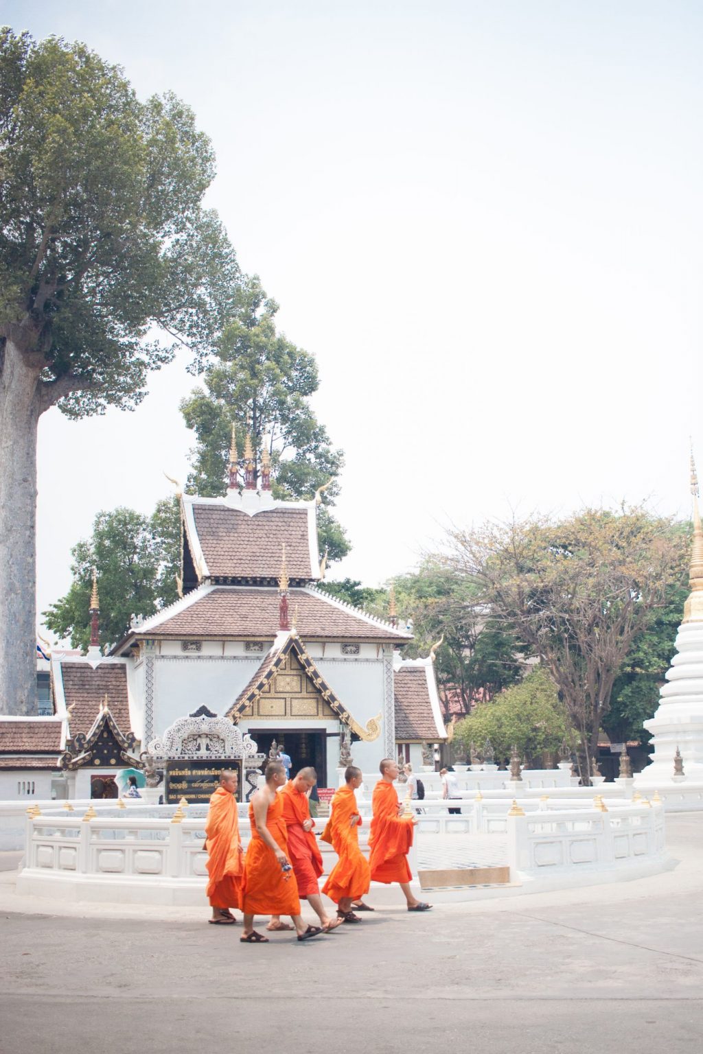 Chiang Mai buddhist temples, what to wear to the Buddhist temples in Chiang Mai, monk chats in Chiang Mai, buddhist temples in Thailand, talk to a monk in Thailand, buddhism, thai buddhism, buddhist monks in Thailand, cover your knees and shoulders at temples, dasko, dillards, comfortable shoes