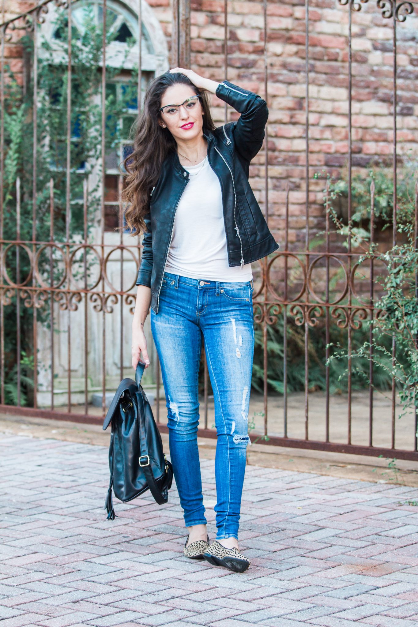 classic white tee and jeans for fall, classic fall style, simple fall style, how to wear a t shirt and jeans, red lipstick