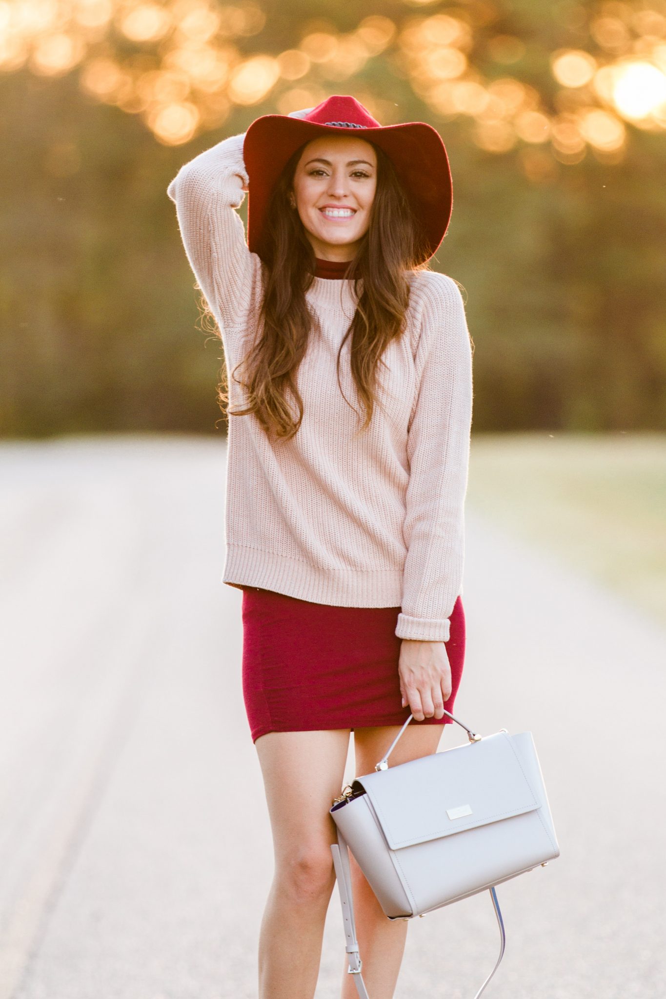 blush and wine color combination, best color combinations for fall, what colors to wear together for fall, pink and red, blush and burgundy, kate spade lilah, how to wear a floppy hat for fall, how to wear a wide brim hat for fall, fall style, fall trends, fall trendy style, fall outfit ideas