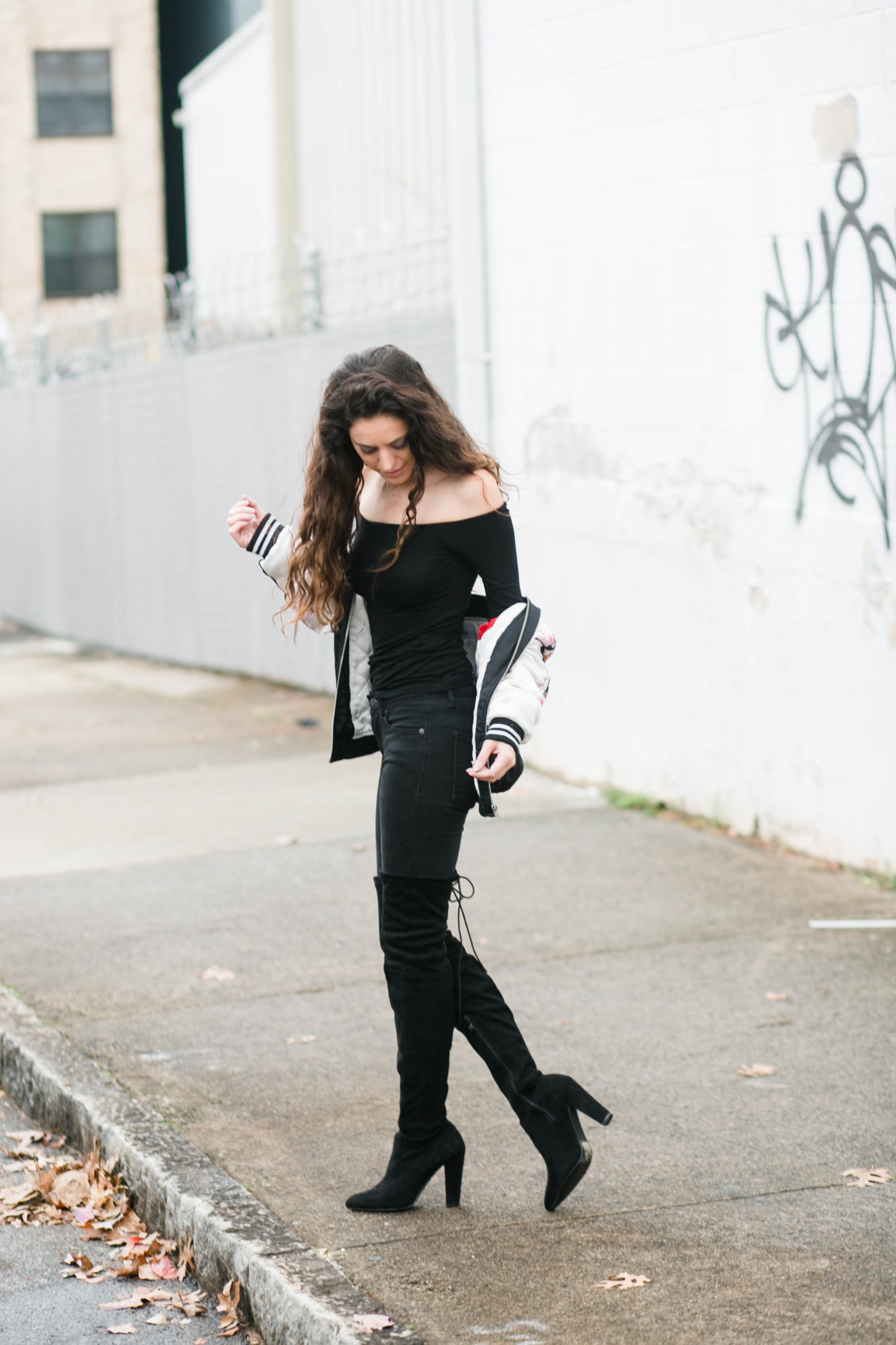 all black outfit ideas, winter outfits, over the knee boots, how to wear over the knee boots, how to wear all black, winter style