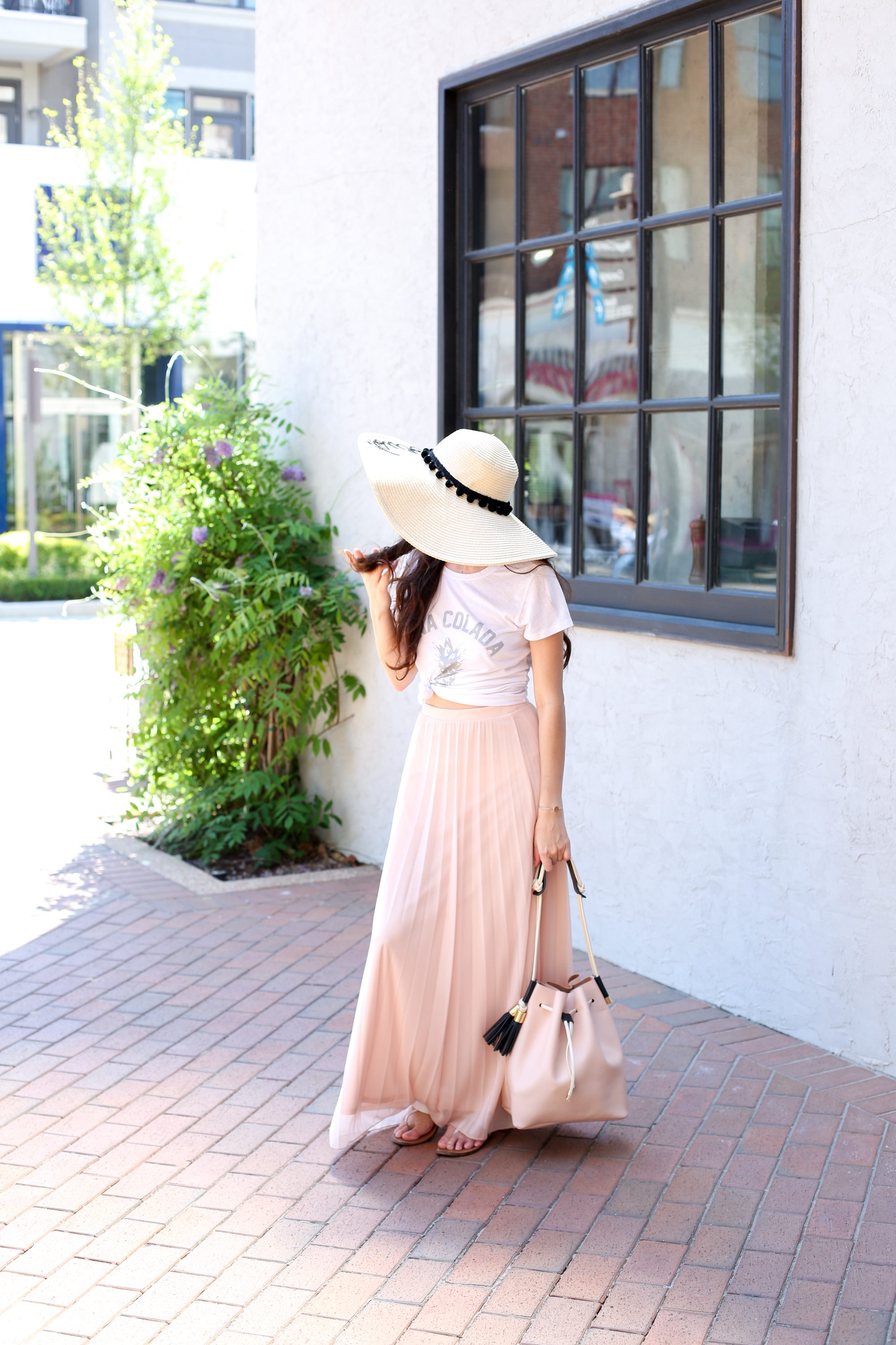 mexican-inspired style, pink maxi skirt, how to wear a maxi skirt, how to style a maxi skirt, summer outfit ideas, spring outfit ideas, travel style, vacation style, resort wear