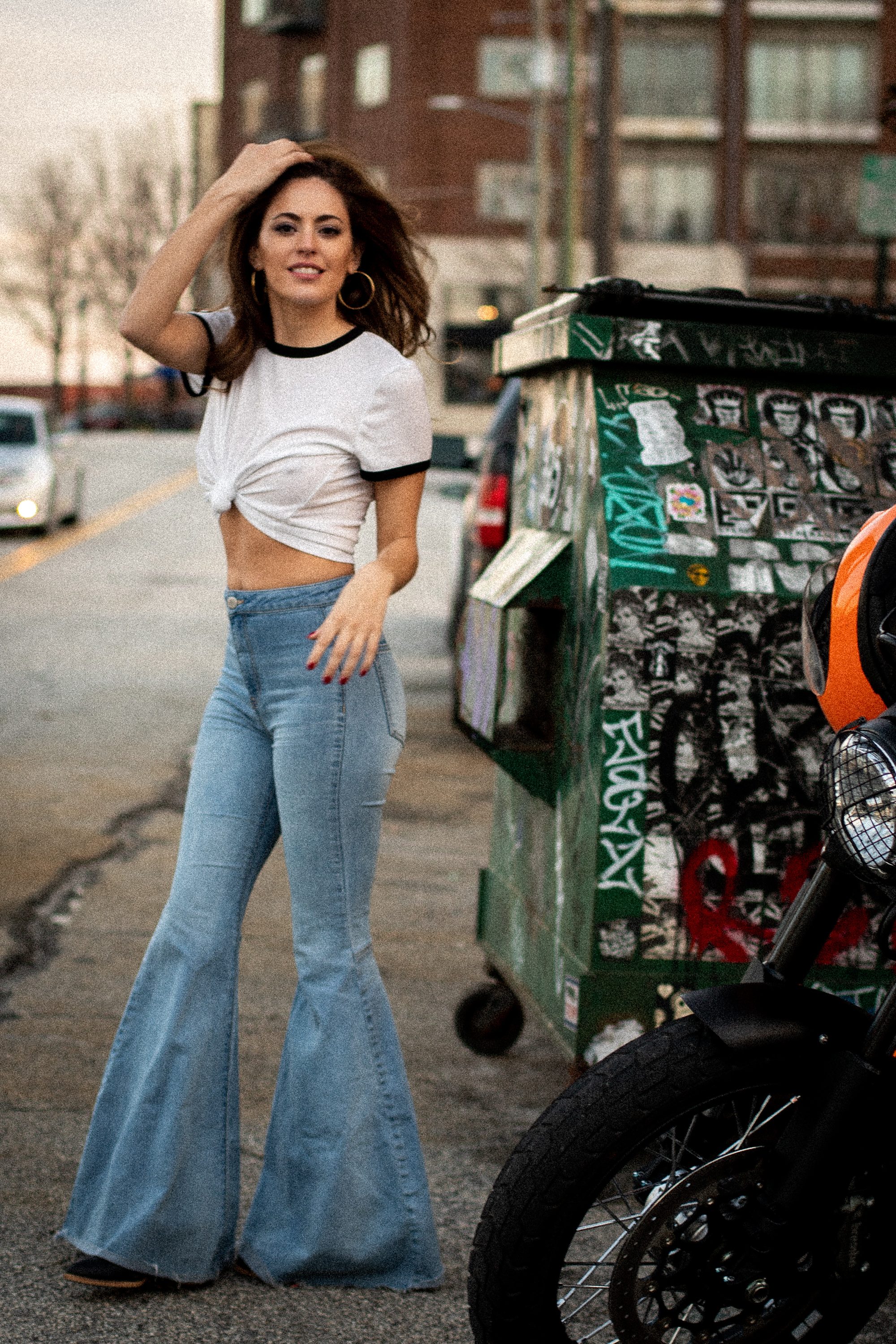 70s style, casual 70s outfit ideas, how to wear bell bottoms, how to wear a ringer tee, elliott street pub, casual style