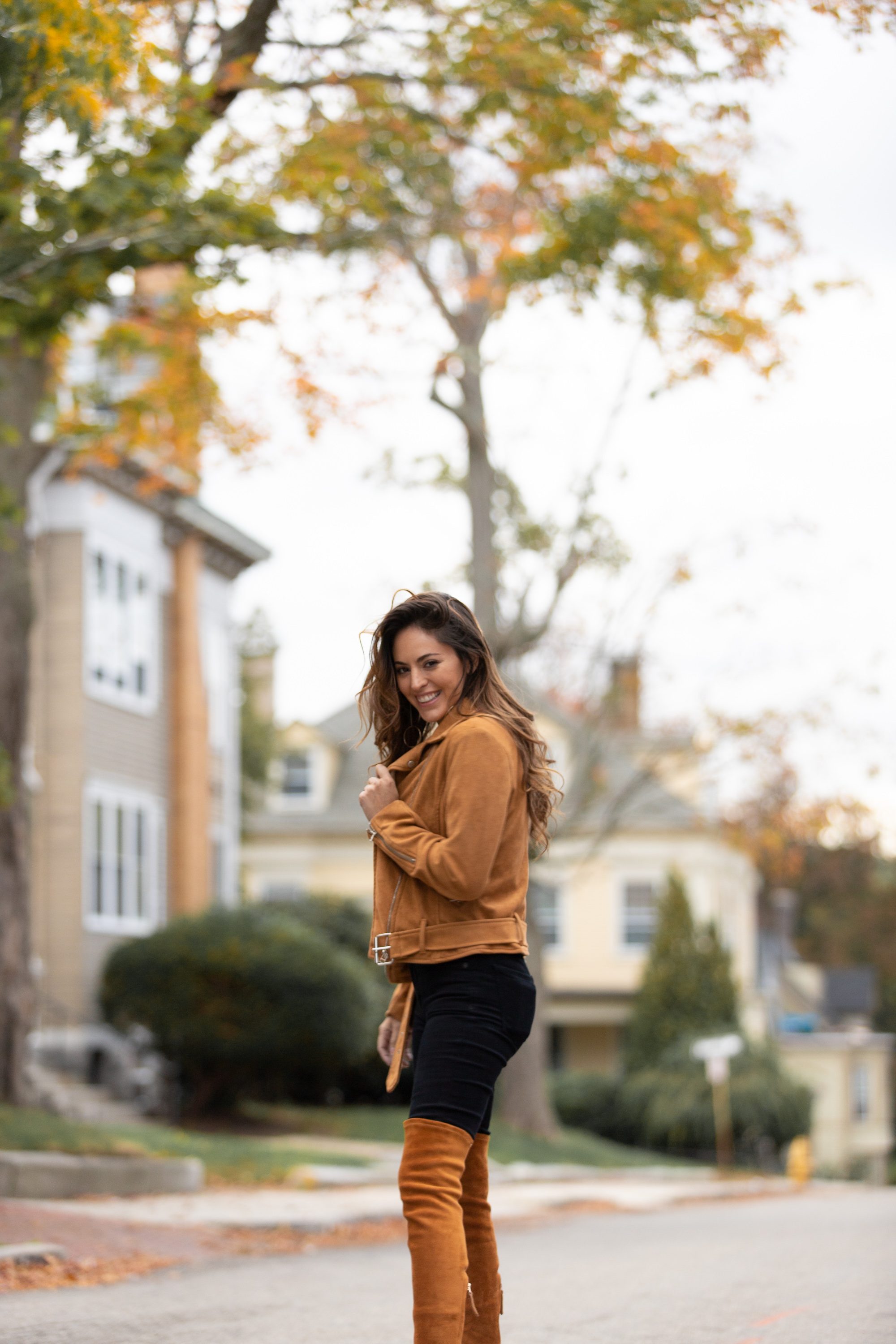 fall in new england, fall outfit ideas, fall looks, how to wear over the knee boots, otk boots, tan jacket, tan moto jacket, fall in boston, Massachusetts
